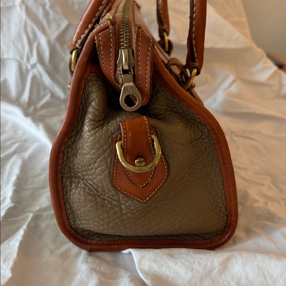 Vintage Dooney & Bourke pebbled leather satchel tote. Excellent condition! - Picture 5 of 9